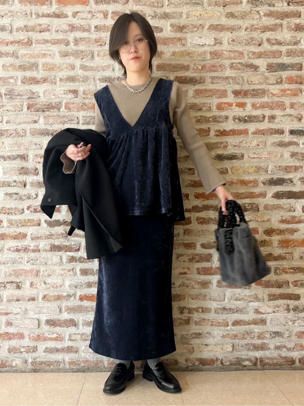 しばさんの「THE SHOP TK｜クラシカルな装い ウールライクスタンドカラーコート」を使ったコーディネート