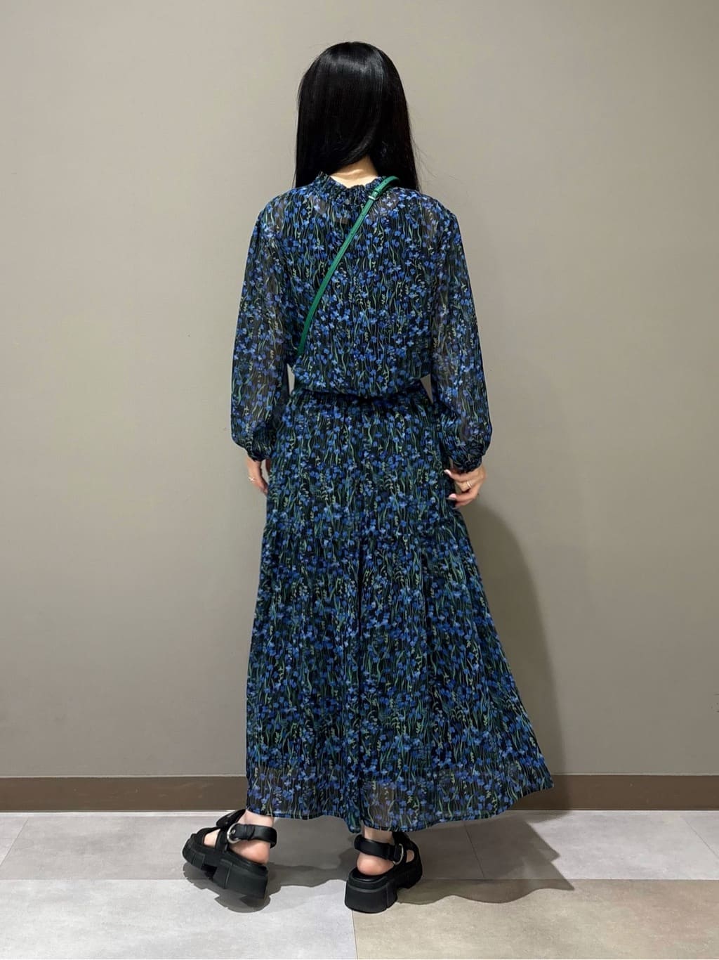KEIKOさんの「INDIVI｜【秋映え柄/セットアップ可能】フラワーシフォンブラウス」を使ったコーディネート
