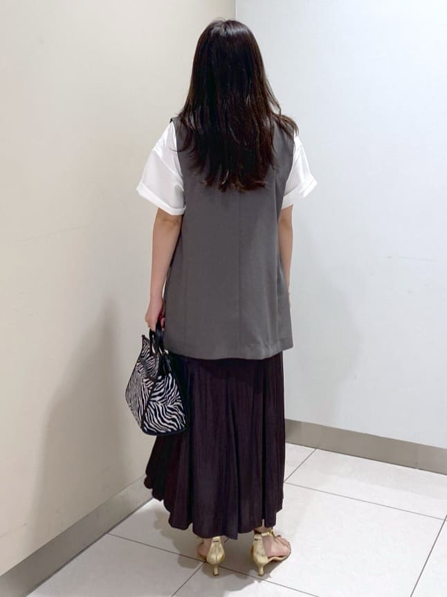 kanaさんの「UNTITLED｜【コットン100/ゆったり/ショート丈/洗える】ベロアロゴTシャツ」を使ったコーディネート