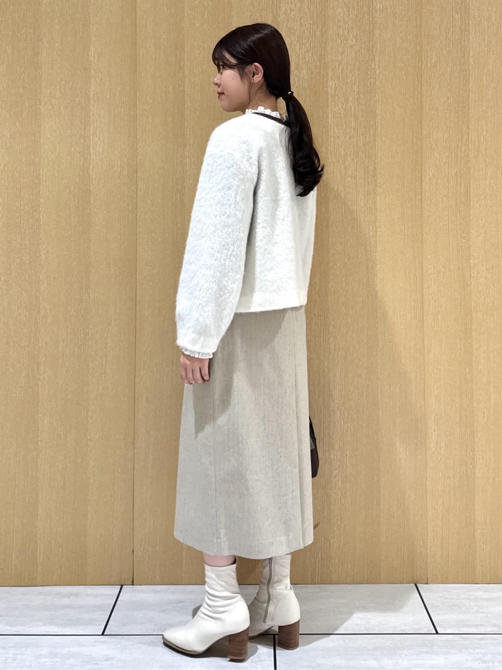 nanaさんの「UNTITLED｜【フリル取り外し可/きれいめエレガント】フリルシャツレイヤード風ニット」を使ったコーディネート