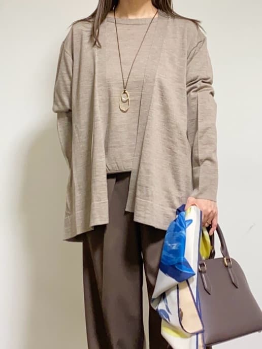 tomoさんの「UNTITLED｜【アンサンブル可/洗える】シルクウールカシミヤ ドルマンスリーブニット」を使ったコーディネート