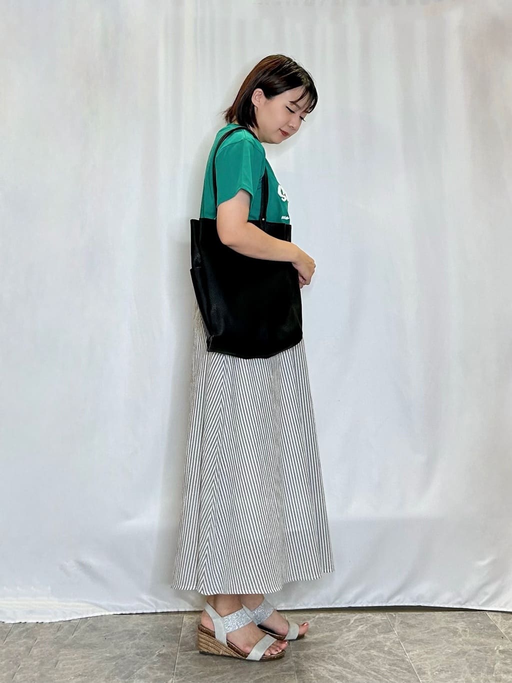 ネリさんの「SHOO･LA･RUE｜【ひんやり/S-LL】サガラ刺繍ロゴTシャツ」を使ったコーディネート