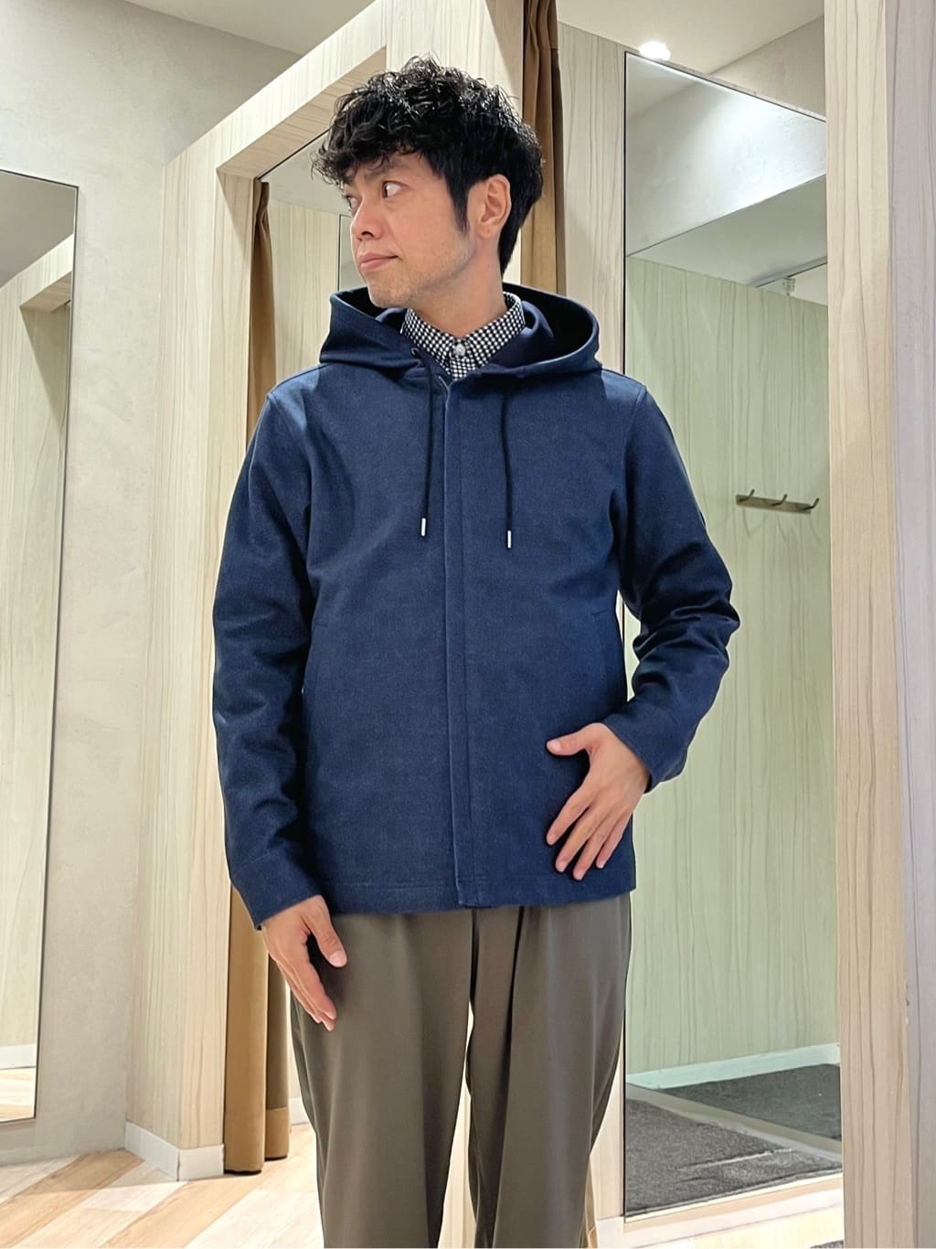 URAさんの「TAKEO KIKUCHI｜【JUST ONE LAYER】ダウンファブリックZIPパーカー」を使ったコーディネート