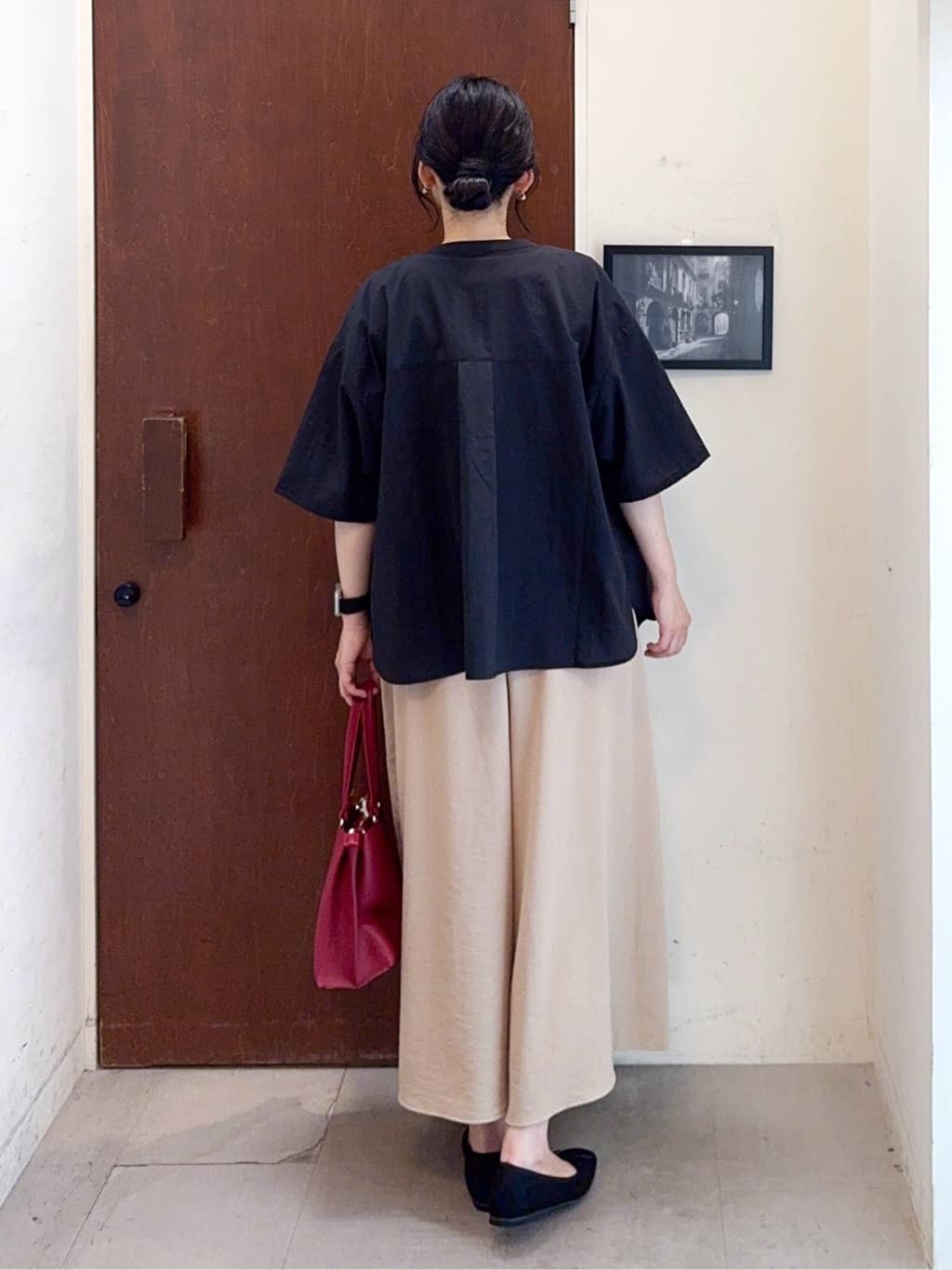 𝐇𝐢𝐫𝐨𝐦𝐢さんの「SHOO･LA･RUE｜【S-LL】女性らしさ漂うハートネック テレコ5分袖トップス」を使ったコーディネート