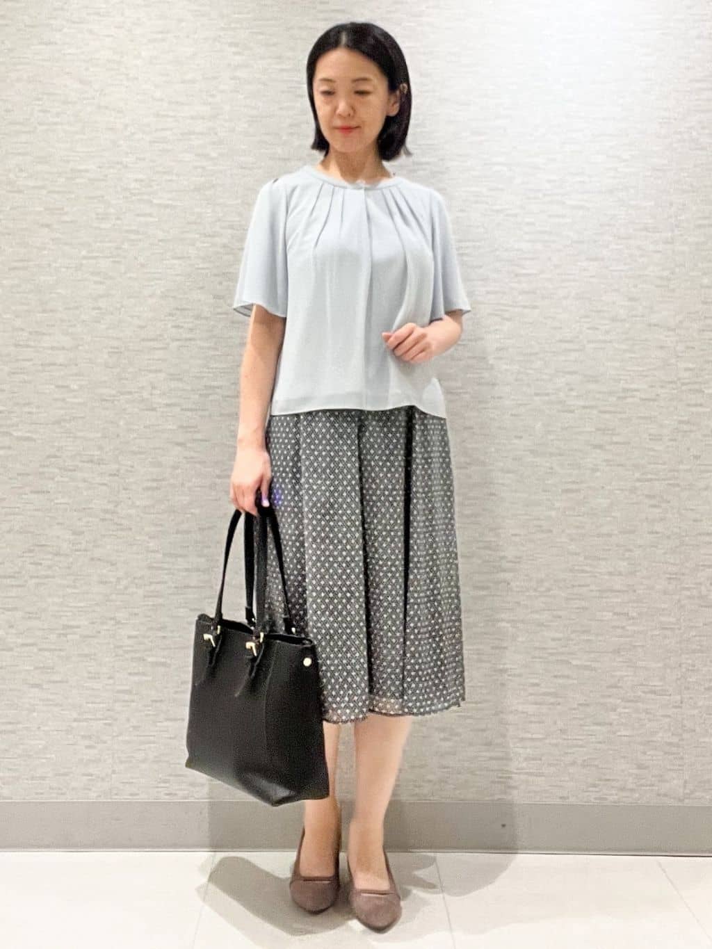 marikoさんの「Reflect｜【一枚着で着映え◎／ジャケットのインナーにも】フロント開きブラウス」を使ったコーディネート
