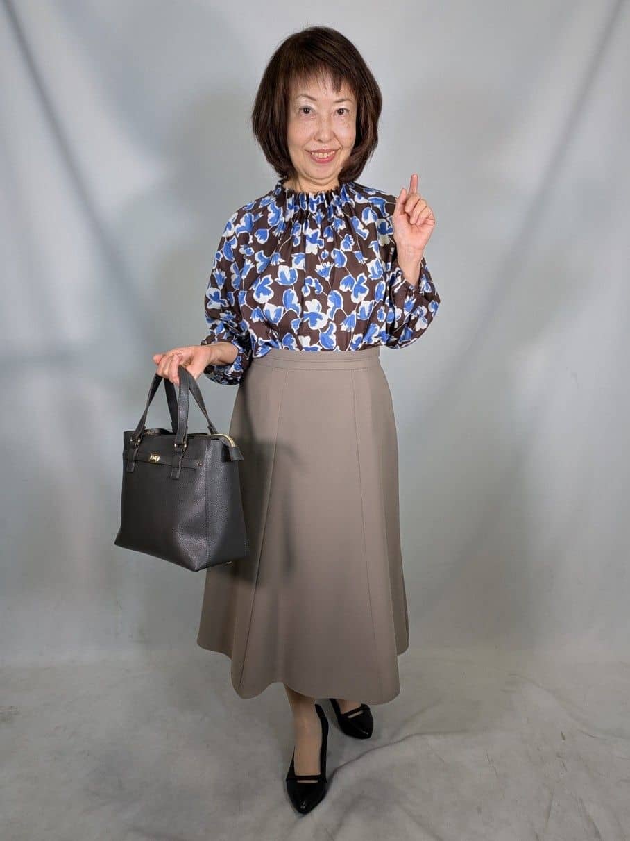 k.kazunoさんの「Reflect｜【ジャケットのインナーにおすすめ◎】花柄タックデザインブブラウス」を使ったコーディネート