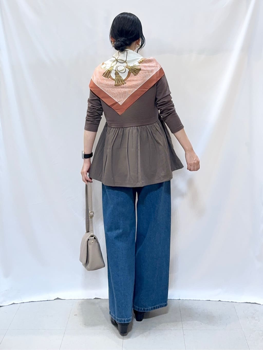 𝐇𝐢𝐫𝐨𝐦𝐢さんの「SHOO･LA･RUE｜【洗濯機可/S-LL/体型カバー】異素材きりかえ Aラインニット」を使ったコーディネート