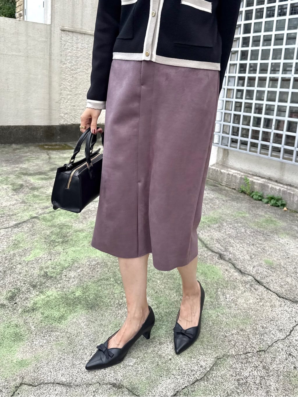 teiさんの「Couture brooch｜【高見え・通勤・大人可愛い】配色総針スカラカーディガン」を使ったコーディネート