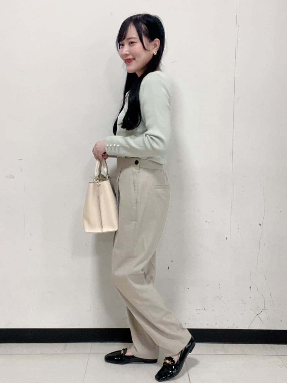 Hitomiさんの「index｜ウールライクストレッチテーパードパンツ／セットアップ対応【洗濯機OK】」を使ったコーディネート