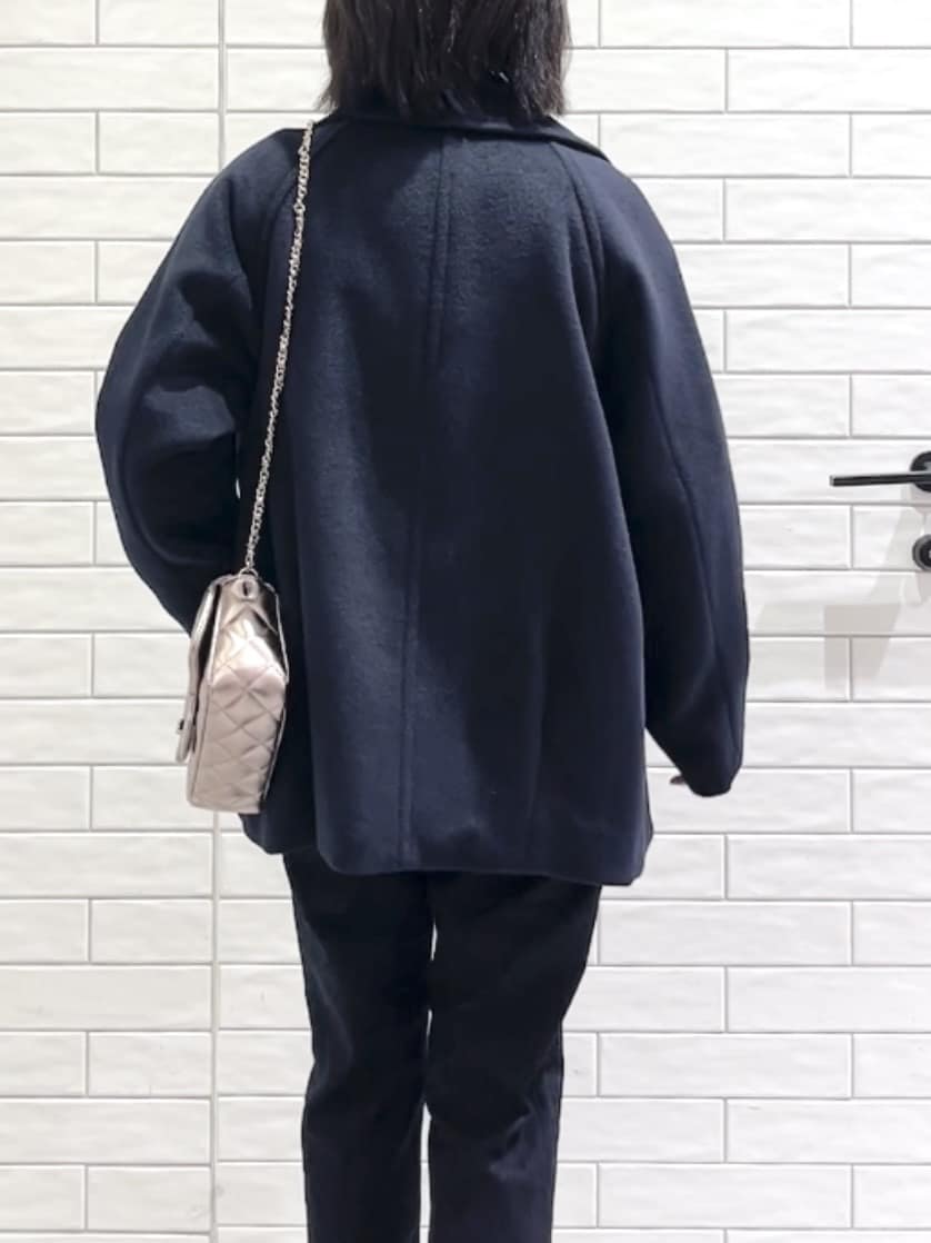 しおりさんの「OPAQUE.CLIP｜カシミヤブレンドウールミドルピーコート」を使ったコーディネート