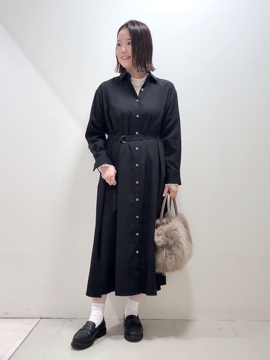 YUIさんの「UNTITLED｜【前開きボタン/ベルト付/羽織シャツ/】2WAYトレンチ風ワンピース」を使ったコーディネート