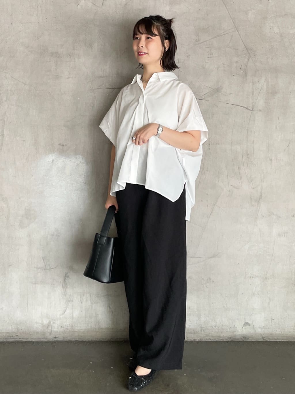 tomokoさんの「OPAQUE.CLIP｜《andGIRL掲載》リラクシーシャツ【洗濯機洗い可】」を使ったコーディネート