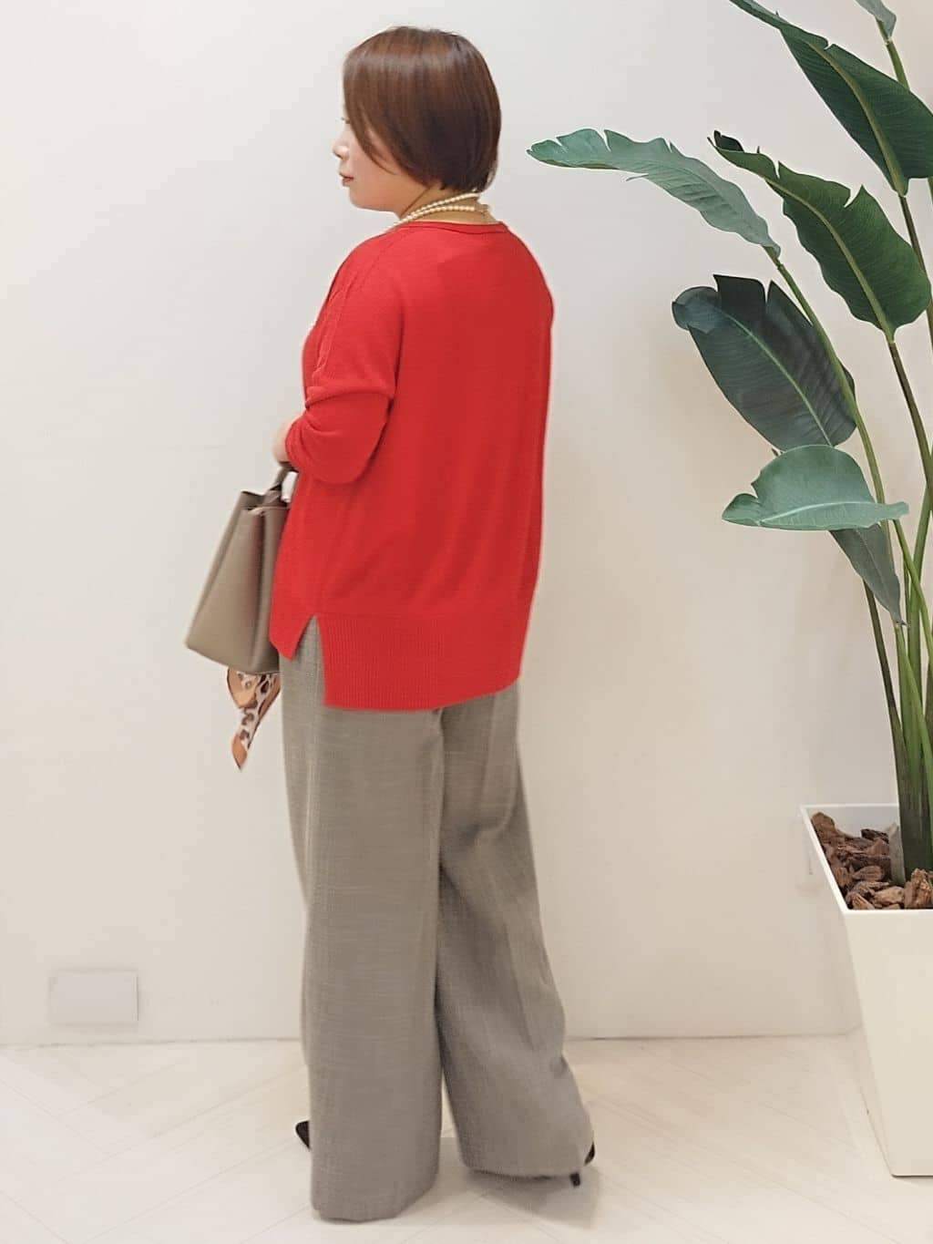 s u g iさんの「UNTITLED｜【8色展開/体型カバー】魅せるタイムレスニット」を使ったコーディネート