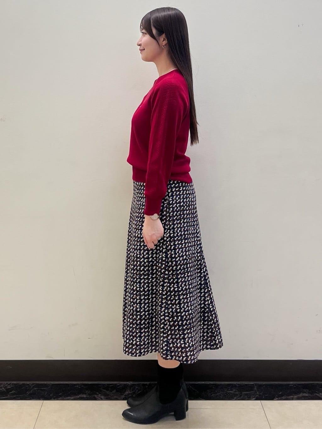 mikikoさんの「Reflect｜【ニットスタイルが華やかに◎】チドリ風プリントフレアスカート」を使ったコーディネート