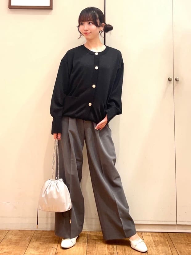 AIRIさんの「SHOO･LA･RUE｜【S-LL】女性らしさ漂うハートネック テレコ5分袖トップス」を使ったコーディネート