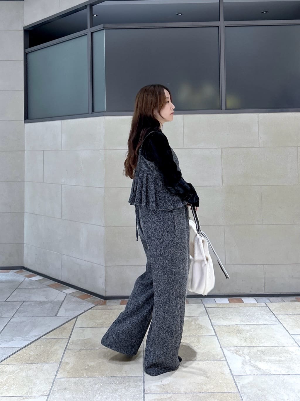 よねさんの「INDIVI｜【再入荷】パネルストレッチショートブーツ」を使ったコーディネート