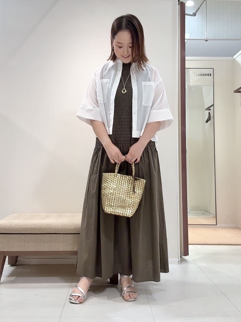 YUIさんの「UNTITLED｜【前開き/洗える】ショート丈シアーシャツ」を使ったコーディネート
