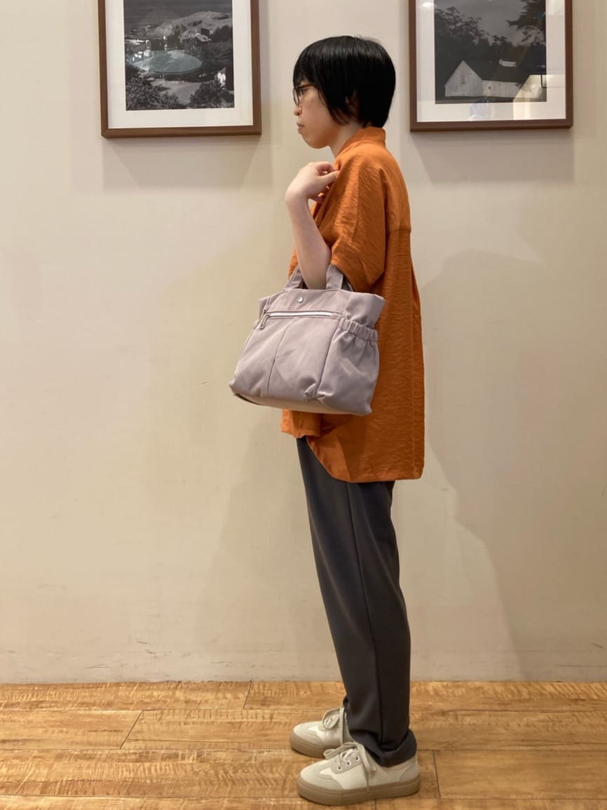 ruさんの「SHOO･LA･RUE｜【洗える/S-LL/5分袖】1枚でも羽織としても。さらさらドレープシャツ」を使ったコーディネート