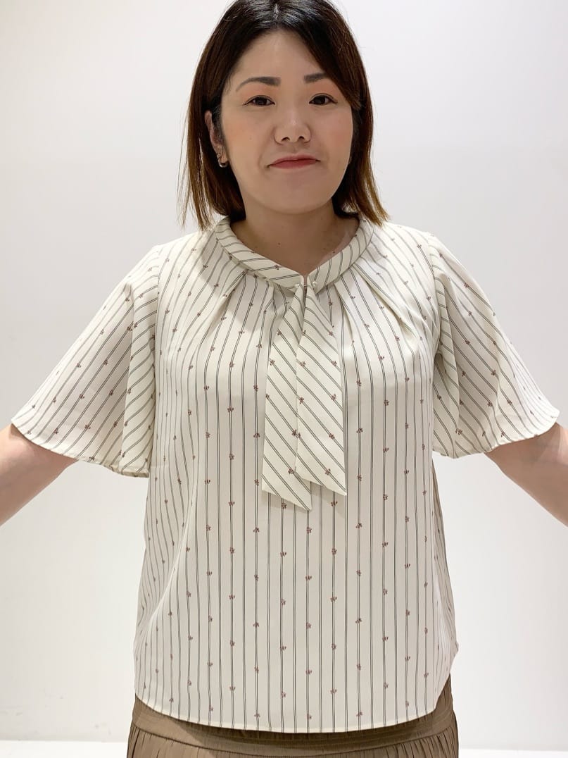 みいちゃんさんの「grove｜軽やかに体型カバーも叶う　シャーリングティアードスカート」を使ったコーディネート