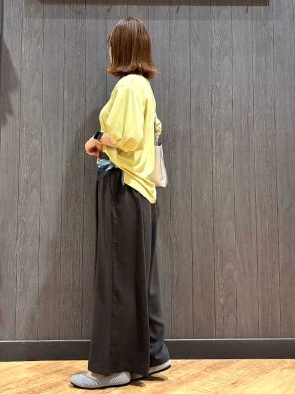 meiさんの「SHOO･LA･RUE｜【S-LL/ひんやり/UV】スキッパーネックで女性らしい きれい見えトップス」を使ったコーディネート