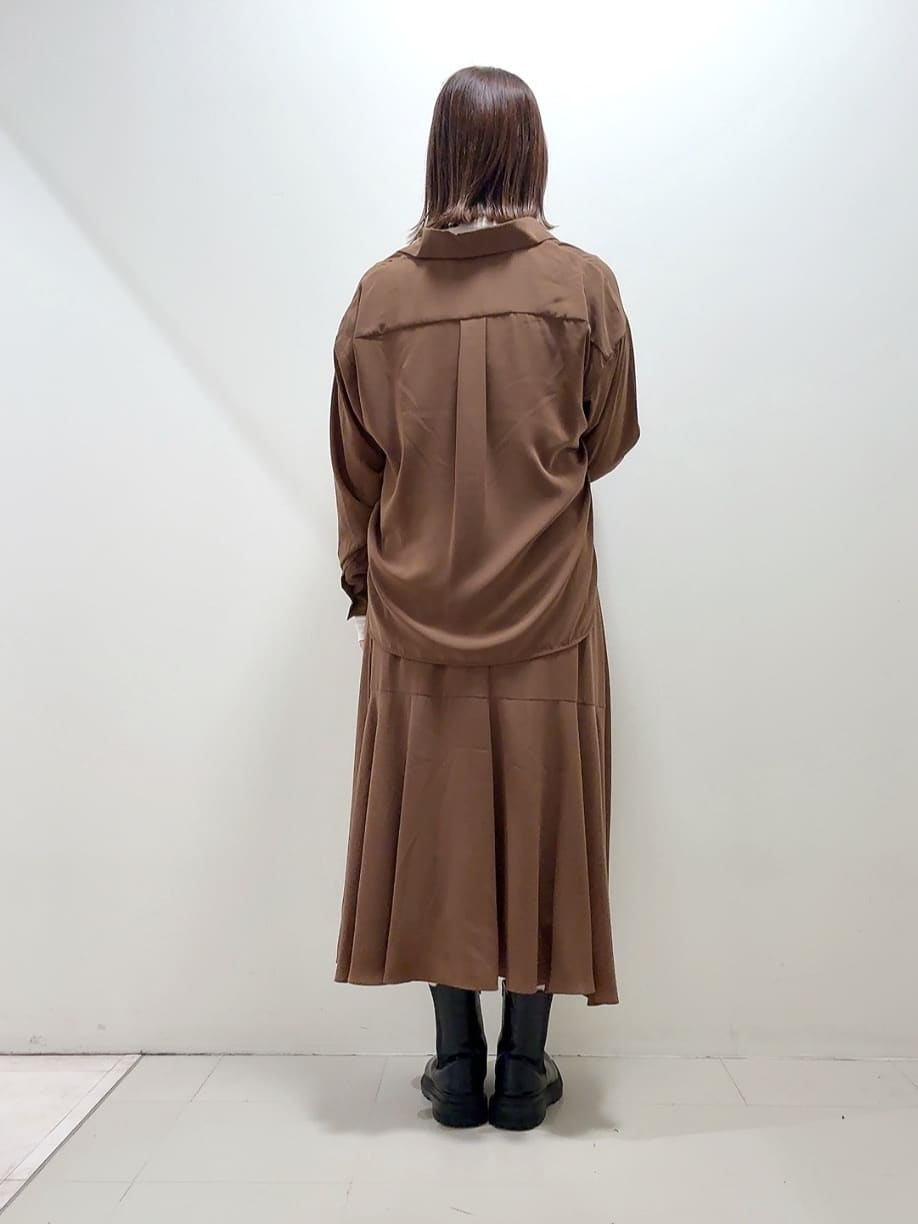 YUIさんの「UNTITLED｜【セットアップ可/スキッパー/ゆったり】リラクパウダーシャツ」を使ったコーディネート