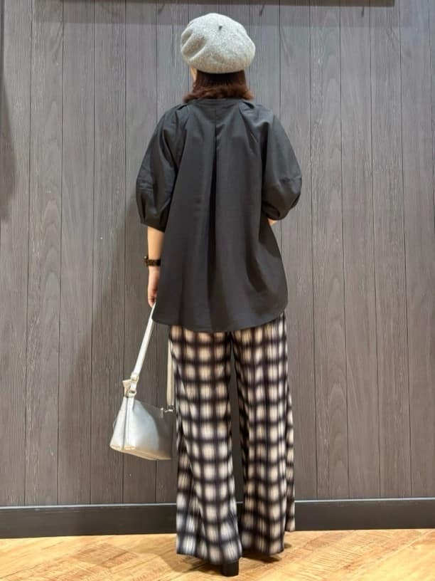meiさんの「SHOO･LA･RUE｜【S-LL/洗濯後しわになりにくい】ランタンスリーブで女性らしく 5分袖スキッパーブラウス」を使ったコーディネート