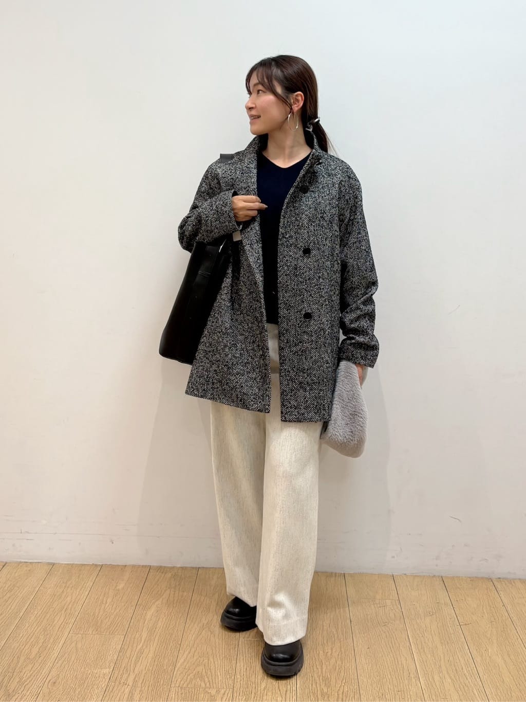 maiさんの「INDIVI｜【日本製／ミドル丈】スタンドカラーミドルコート」を使ったコーディネート