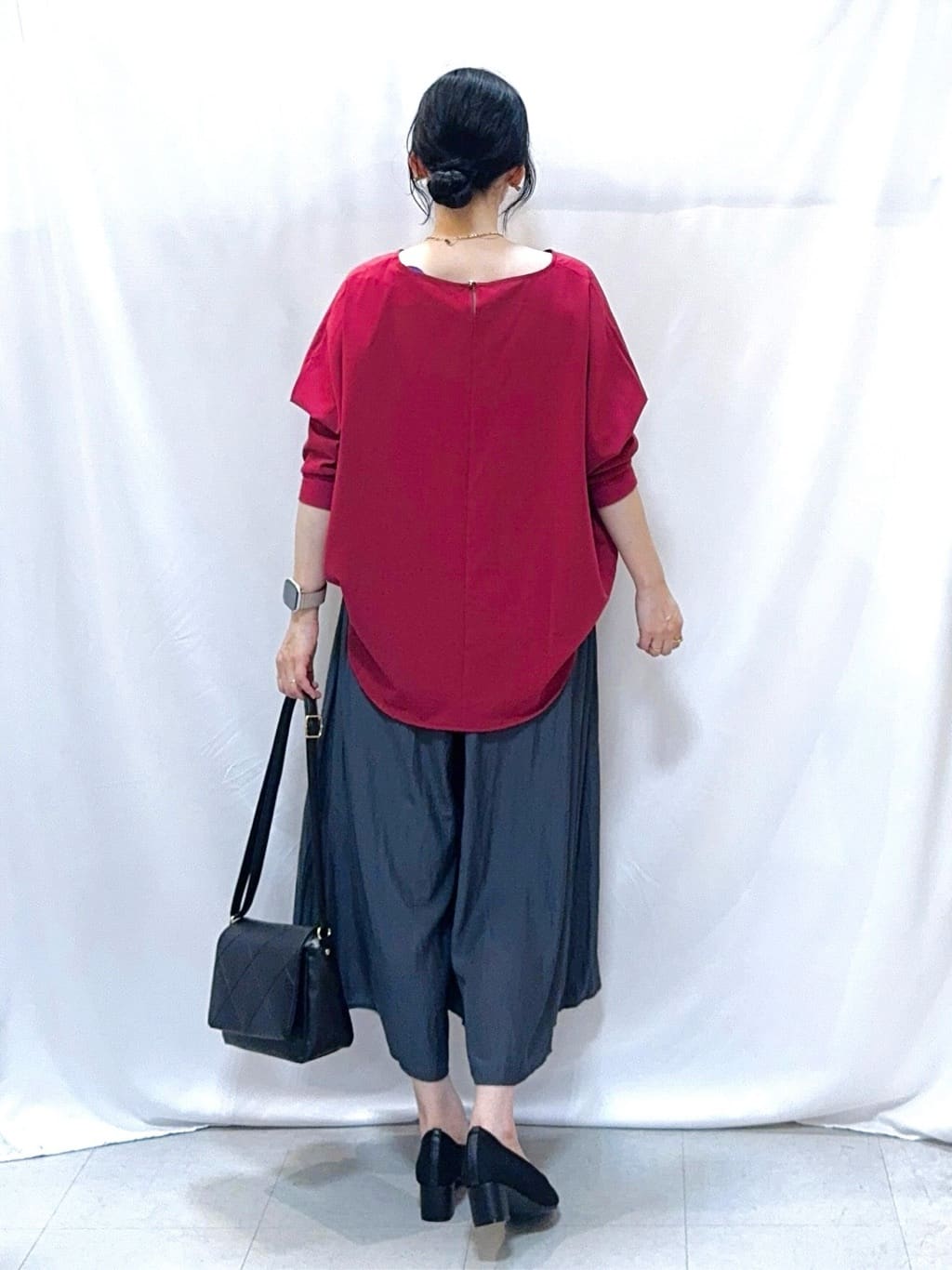 𝐇𝐢𝐫𝐨𝐦𝐢さんの「SHOO･LA･RUE｜【高レビュー/洗濯後しわになりにくい】1枚でサマ見え 8分袖ドルマンブラウス」を使ったコーディネート