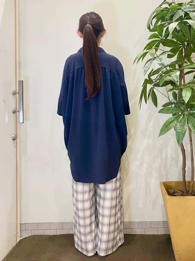 AYUMIさんの「SHOO･LA･RUE｜【S-LL/ポケット付き】チェック柄 ウェーブプリーツパンツ」を使ったコーディネート