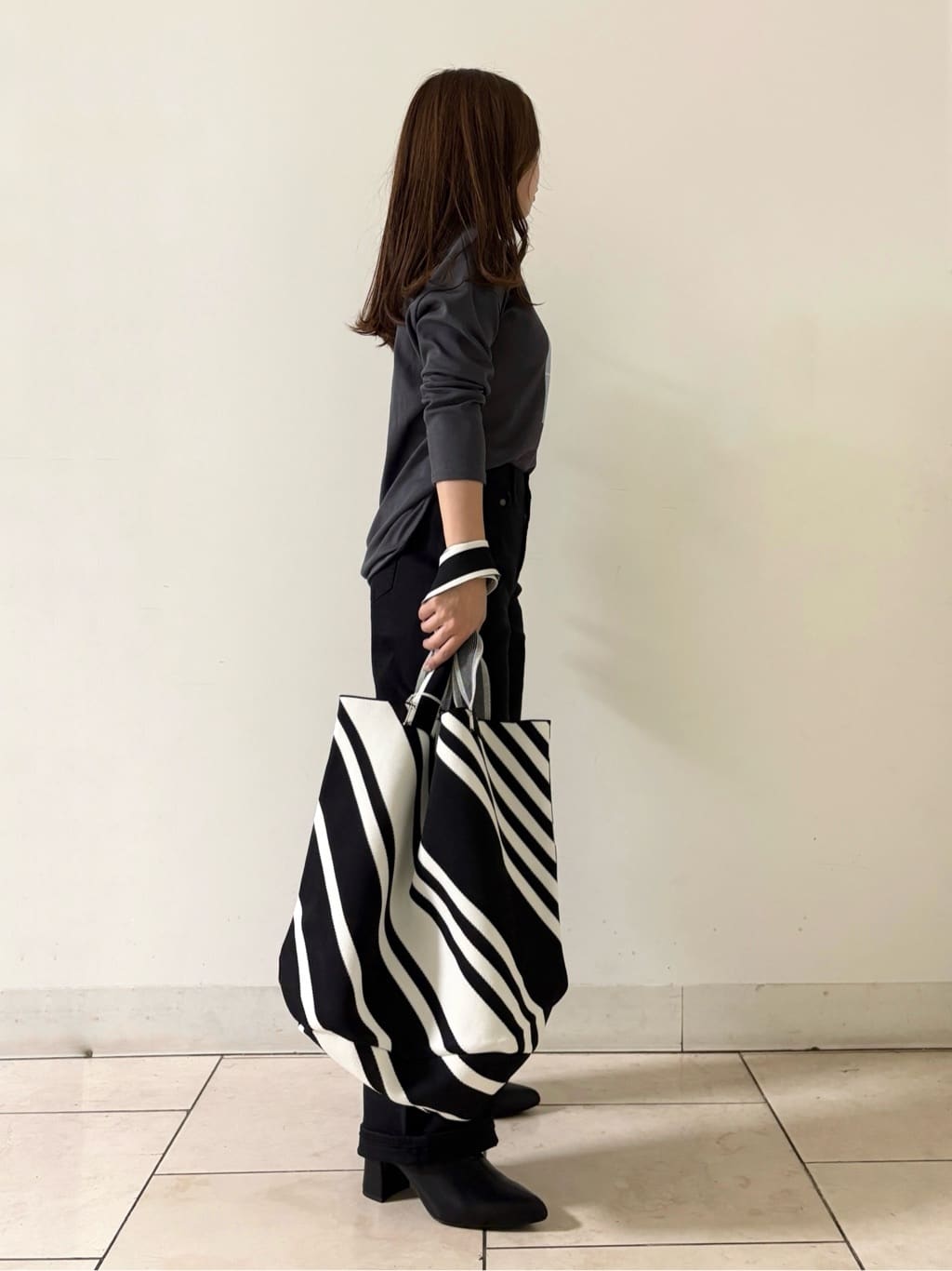 kahoさんの「INDIVI｜【UVケア】プリントフォトロングTシャツ」を使ったコーディネート
