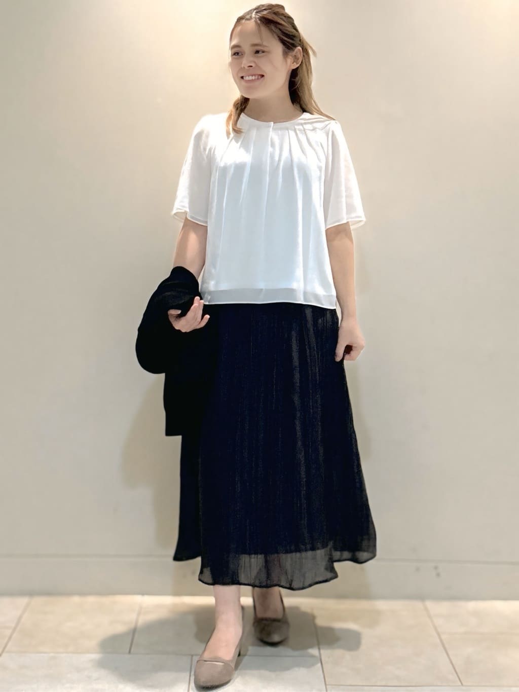 S&auml;K&iuml;さんの「Reflect｜【一枚着で着映え◎／ジャケットのインナーにも】フロント開きブラウス」を使ったコーディネート