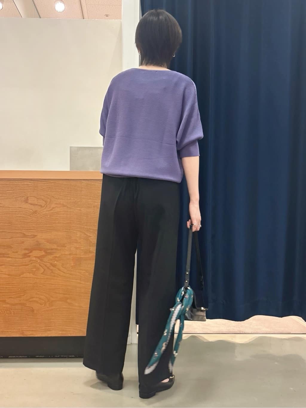 しばさんの「THE SHOP TK｜【美脚見え】タックワイドパンツ【セットアップ可】」を使ったコーディネート