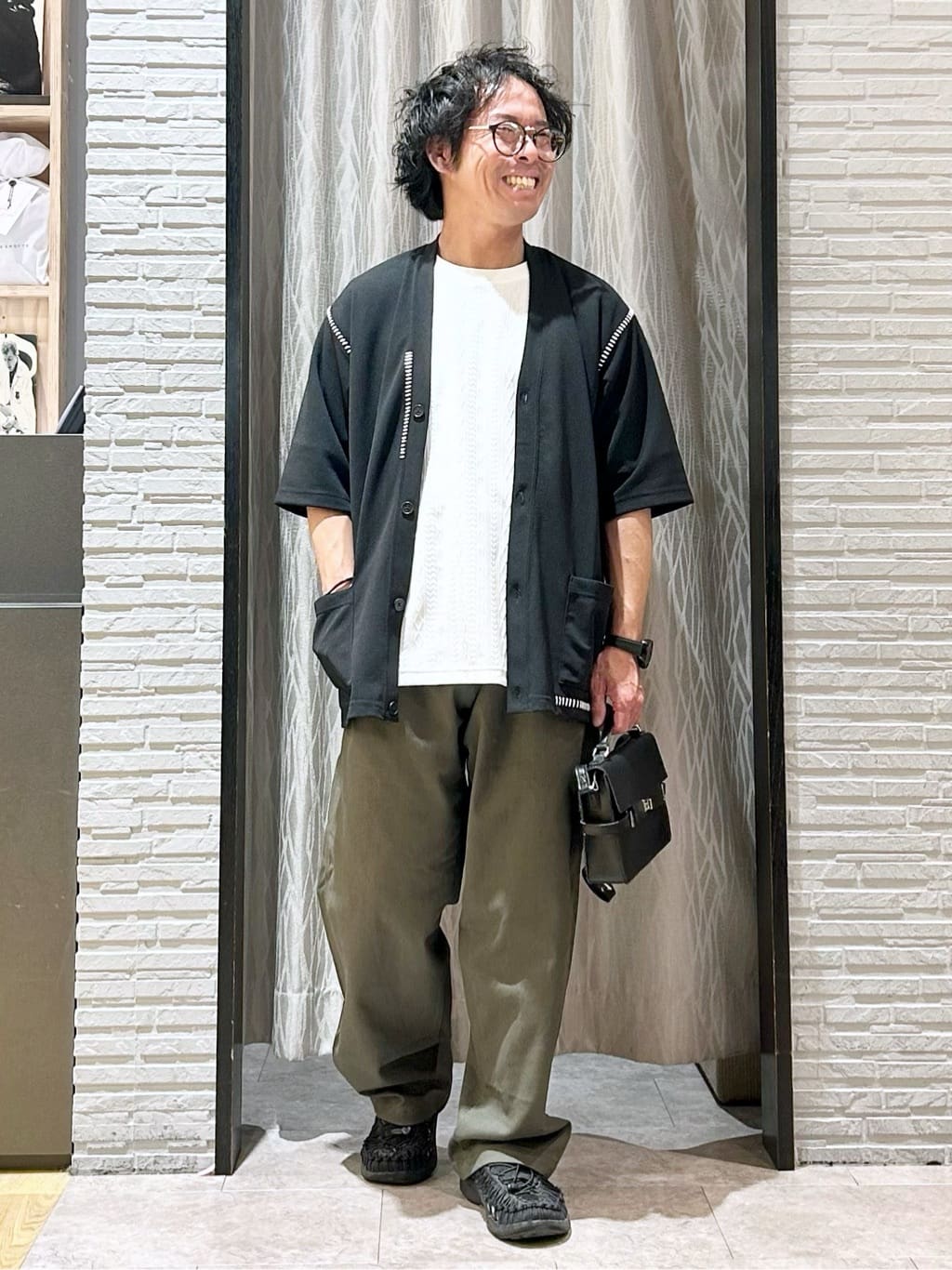 KENJI Iさんの「THE SHOP TK｜ツイルステッチ半袖カーディガン【洗濯機OK/接触冷感】」を使ったコーディネート