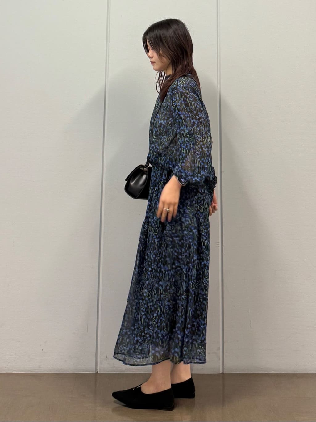 mizukiさんの「INDIVI｜【秋映え柄/セットアップ可能】フラワーシフォンブラウス」を使ったコーディネート