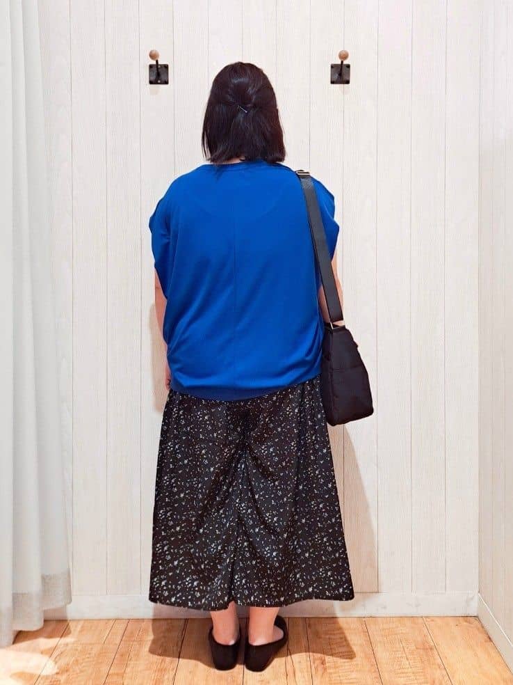 kotomiさんの「SHOO･LA･RUE｜【S-LL/ひんやり/UV】二の腕をきれいにカバー ショルダータックトップス」を使ったコーディネート
