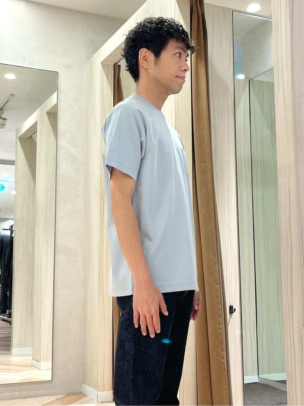 URAさんの「TAKEO KIKUCHI｜【COOL CITY WEAR】ワンポイント刺しゅう ポケットTシャツ /接触冷感」を使ったコーディネート