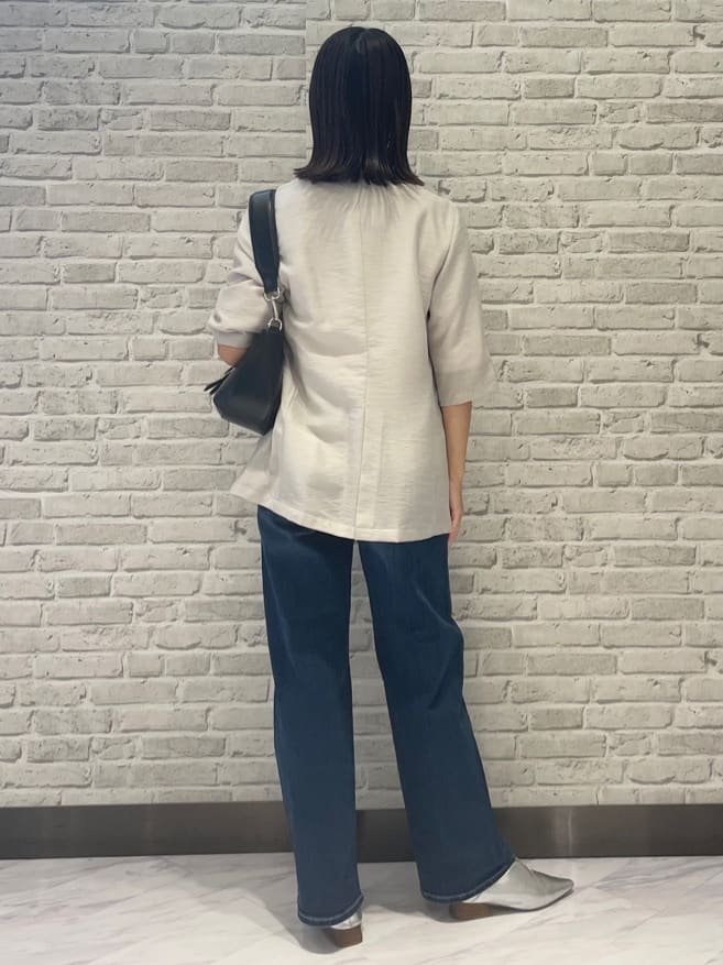 Mikoさんの「INDIVI｜【褒められデニム】ワイドストレート デニムパンツ」を使ったコーディネート