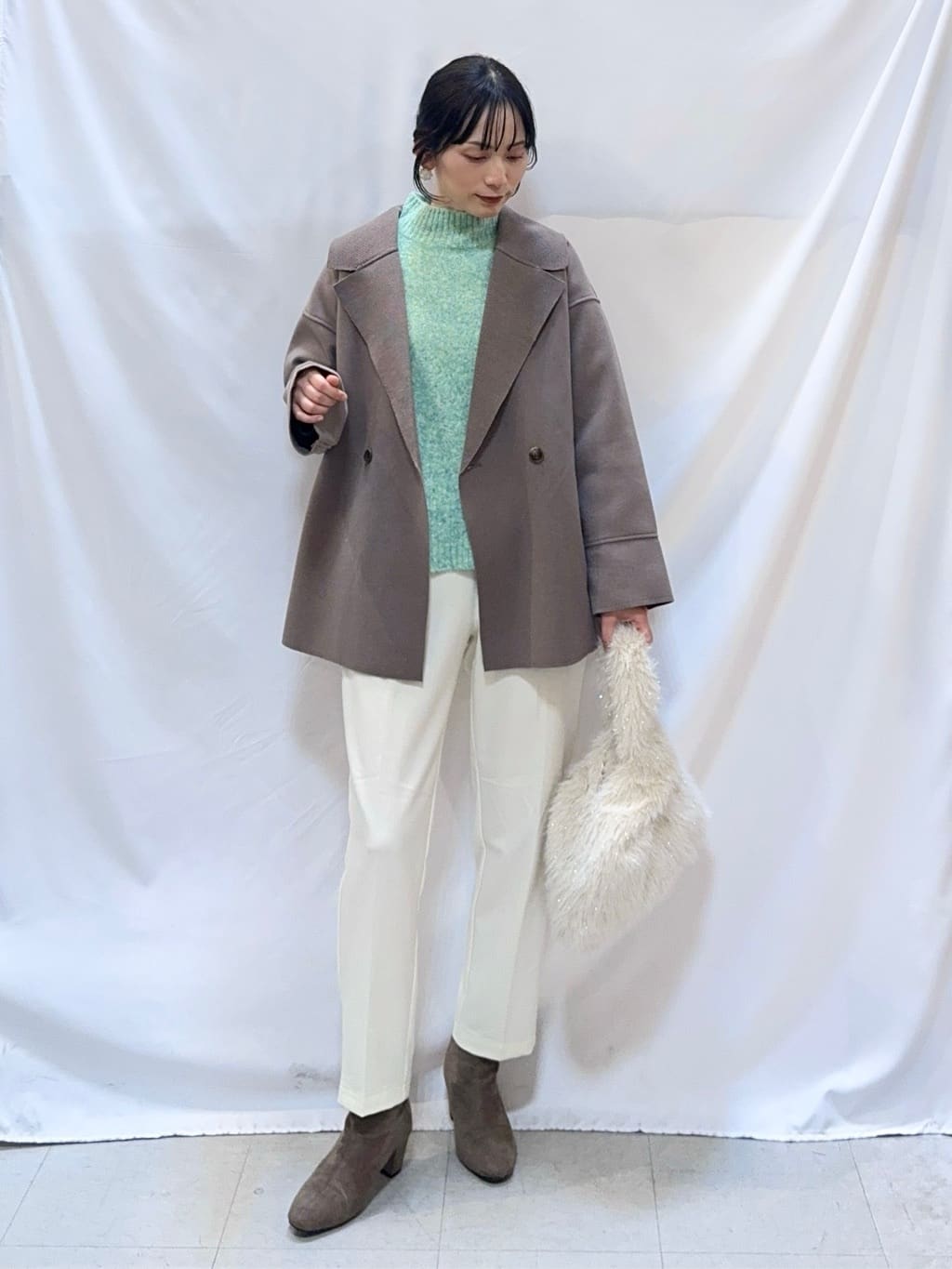 𝐇𝐢𝐫𝐨𝐦𝐢さんの「SHOO･LA･RUE｜【S-LL】大人のこなれ感 テーラード風コート」を使ったコーディネート
