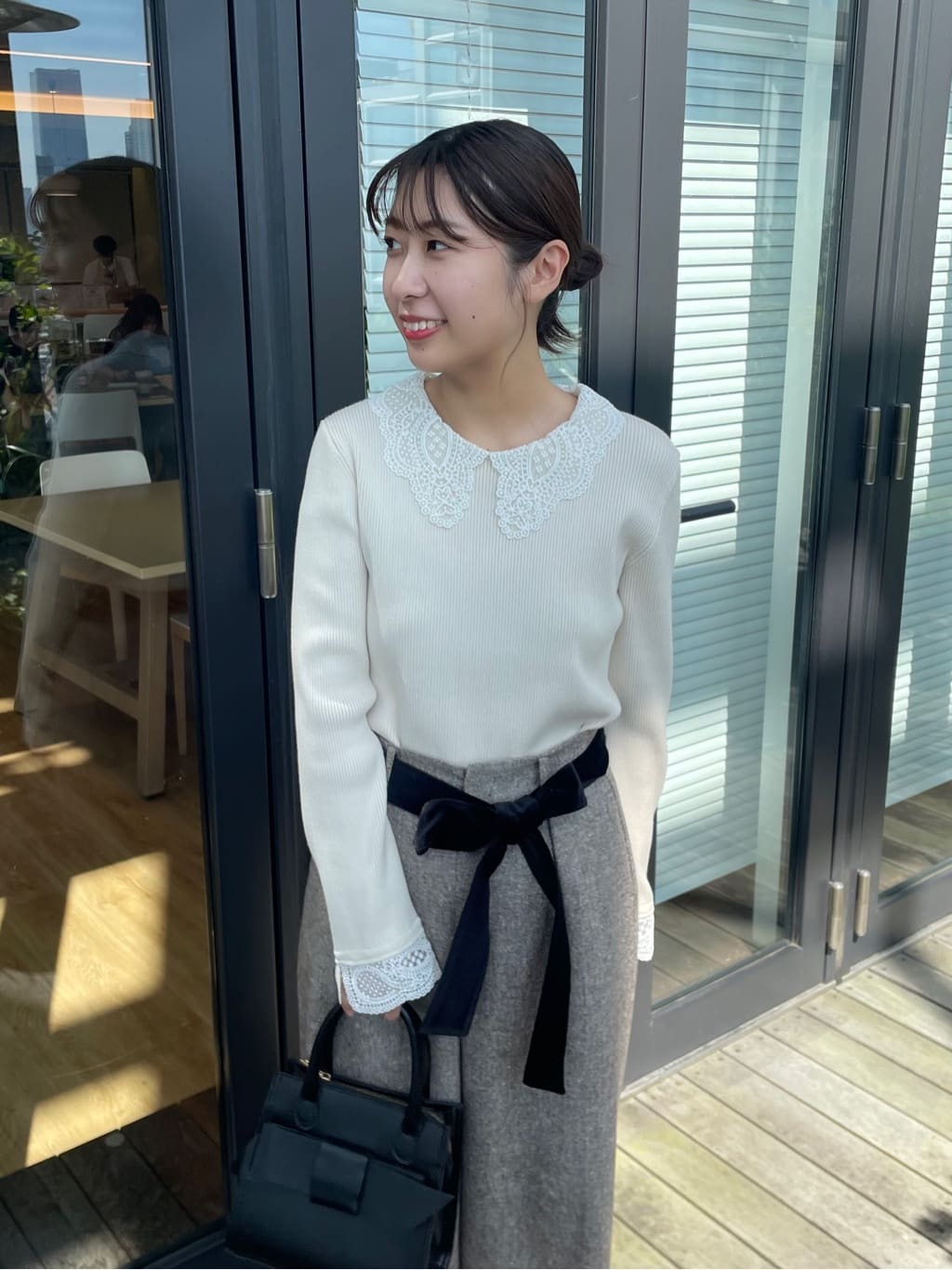 abeさんの「Couture brooch｜【上品華やか・通勤】ラメツイード ワイドパンツ」を使ったコーディネート