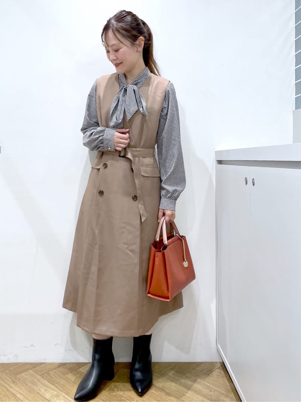 Junさんの「index｜トレンチディティールワンピース【洗濯機OK／イージーアイロン／防シワ】」を使ったコーディネート