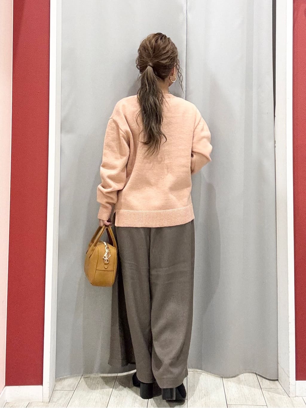shioさんの「SHOO･LA･RUE｜【S-LL/洗濯機可】さりげないラメが上品　クルーネックニット」を使ったコーディネート