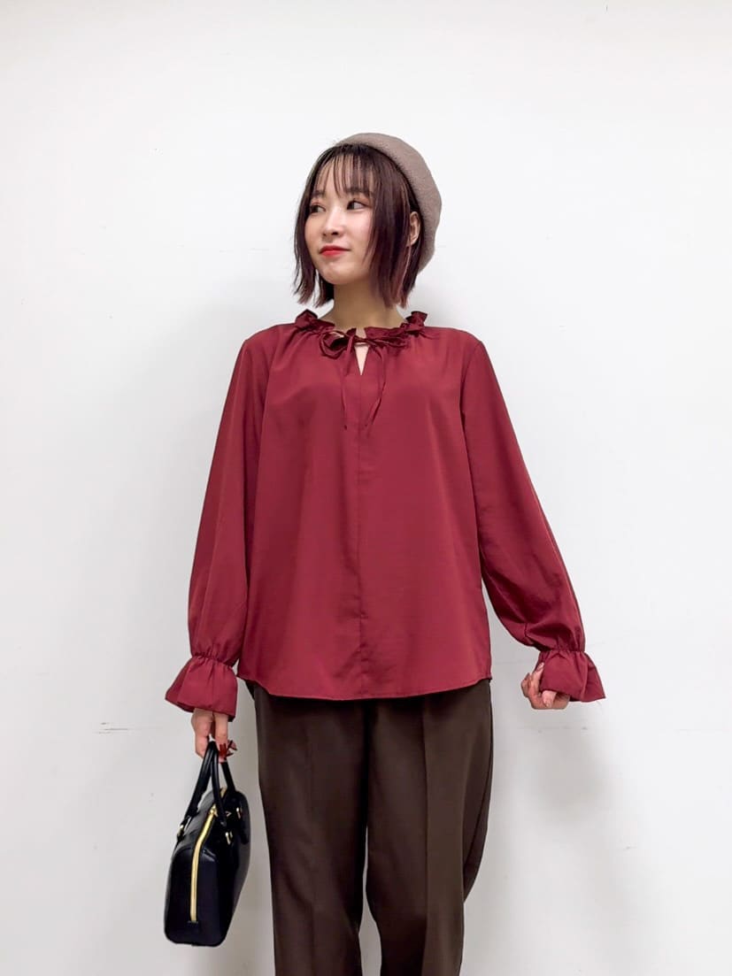 𝐜𝐡𝐢𝐤𝐚さんの「SHOO･LA･RUE｜【S-LL】ウエストリボンがアクセント ゆったりテーパードパンツ」を使ったコーディネート