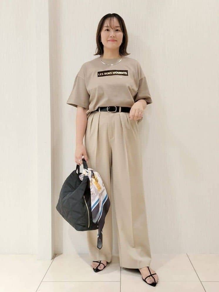 naokoさんの「UNTITLED｜【コットン100/ゆったり/ショート丈/洗える】ベロアロゴTシャツ」を使ったコーディネート