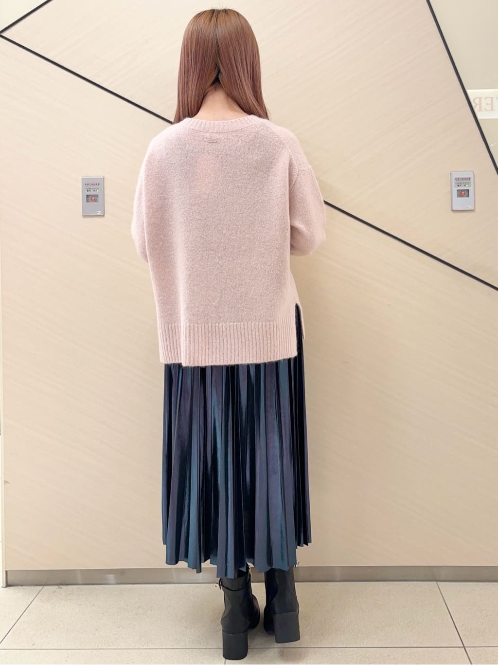 Rinaさんの「DRESSTERIOR｜アルパカブレンドVネックニット」を使ったコーディネート
