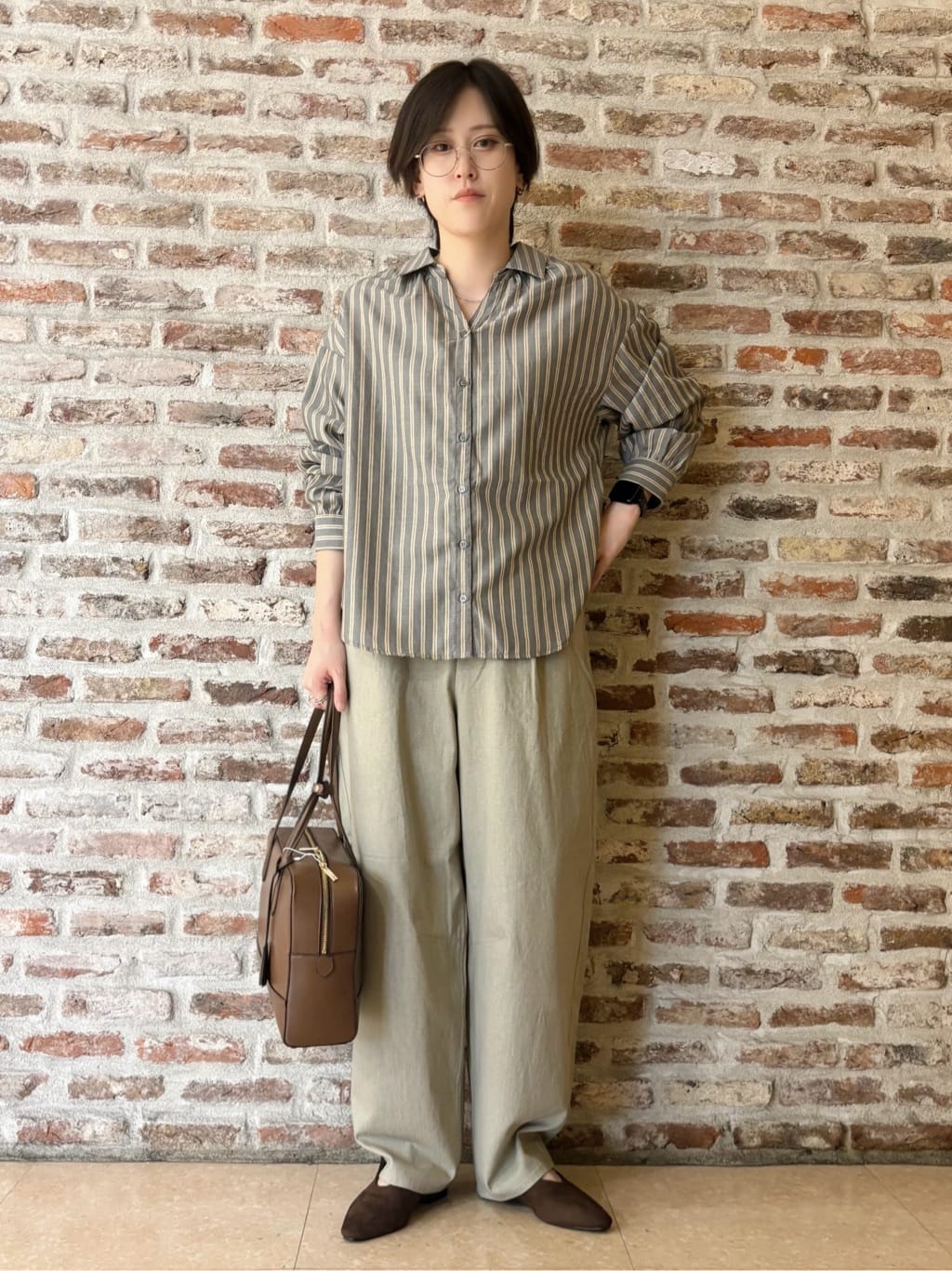 しばさんの「THE SHOP TK｜【後ろ姿もサマになる】ストライプ バックシャーリングシャツ/体型カバー/洗える」を使ったコーディネート