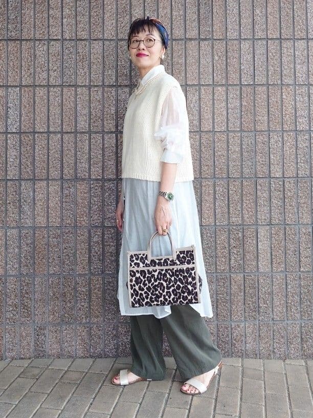 MUTSUKOさんの「UNTITLED｜【ニットと重ね着に/前開きボタン】シアーロングシャツ」を使ったコーディネート
