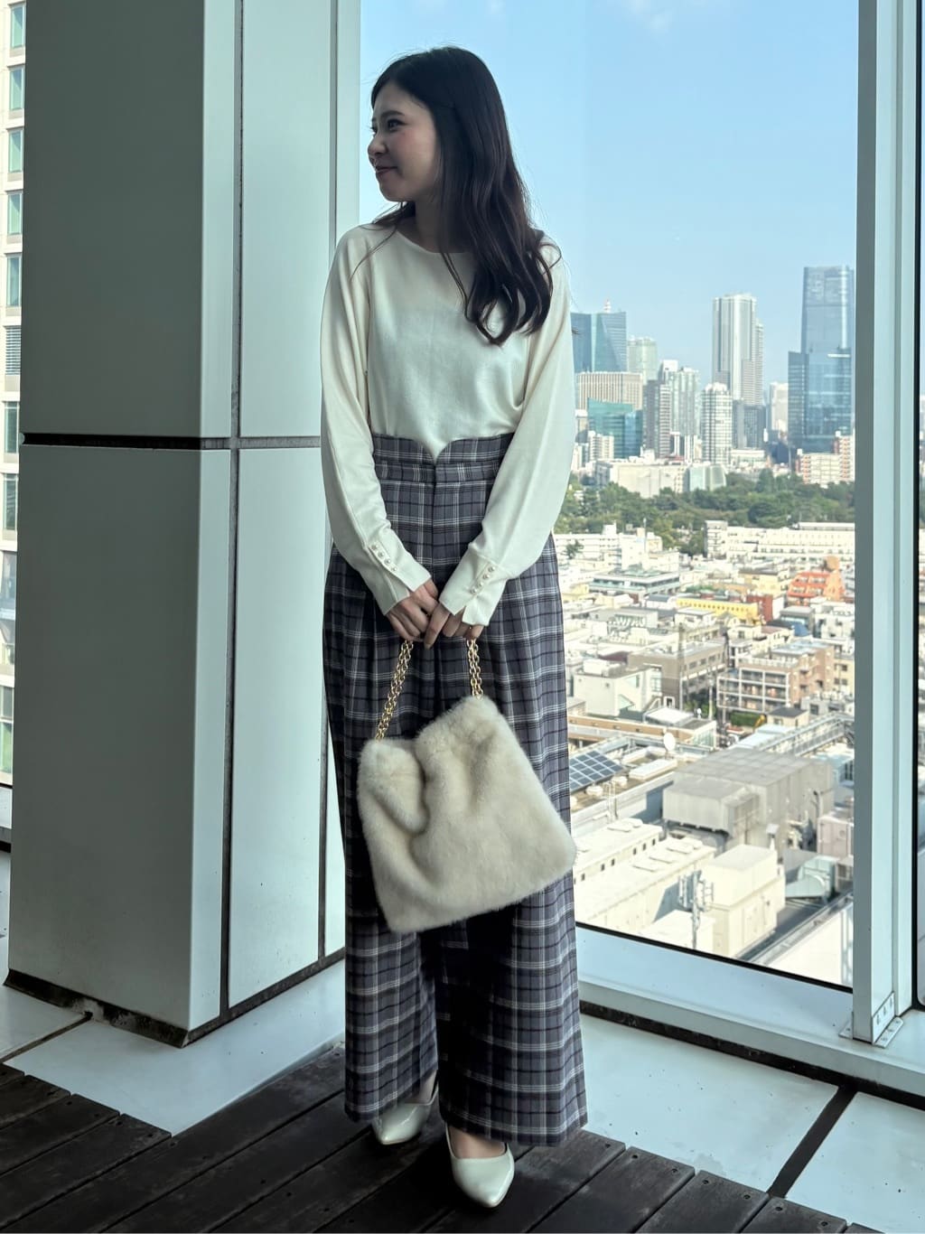 AOIさんの「Couture brooch｜フェイクファーチェーンバッグ」を使ったコーディネート