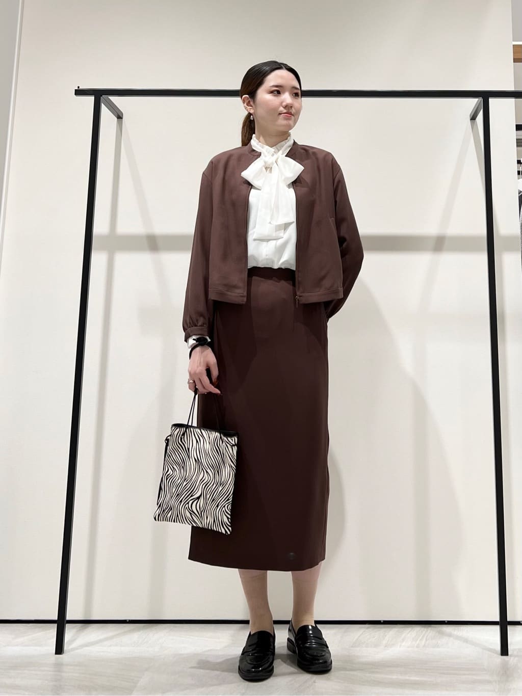 T.Kさんの「INDIVI｜ジオメプリントボウタイブラウス」を使ったコーディネート