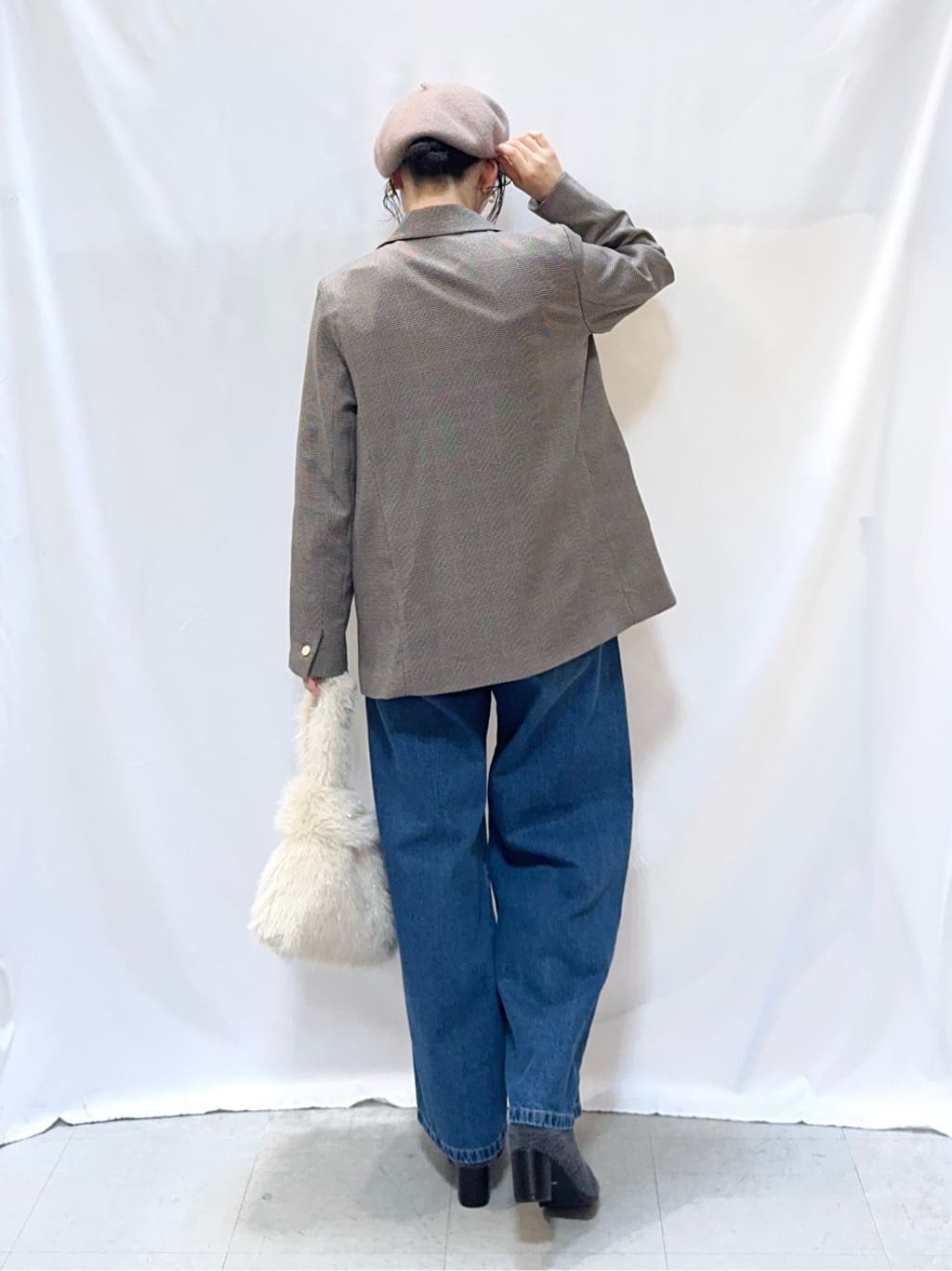 𝐇𝐢𝐫𝐨𝐦𝐢さんの「SHOO･LA･RUE｜グラフィックアソート ベーシックロンT」を使ったコーディネート