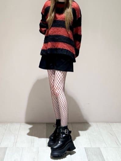 しおりんさんの「ESPERANZA｜レースアップバックル厚底ブーツ」を使ったコーディネート